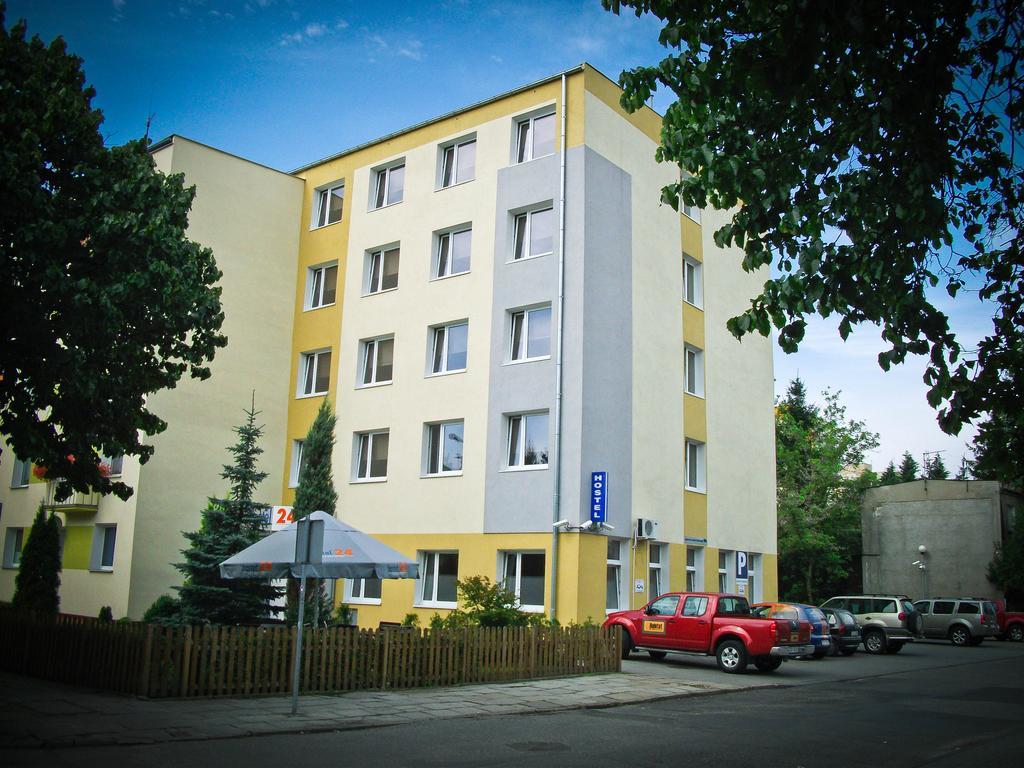 Hostel24 Bed&Breakfast Bydgoszcz Exteriör bild